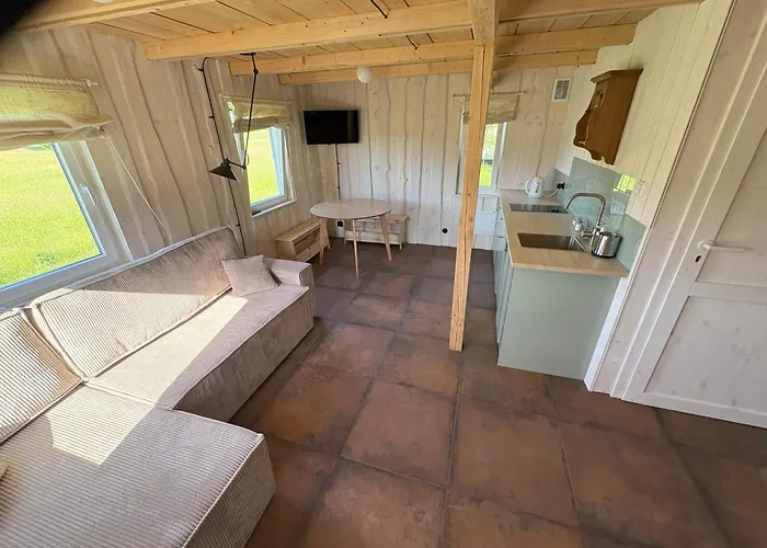 Czerwony W Słońcu Mazur Willa Budy (Szczytno)