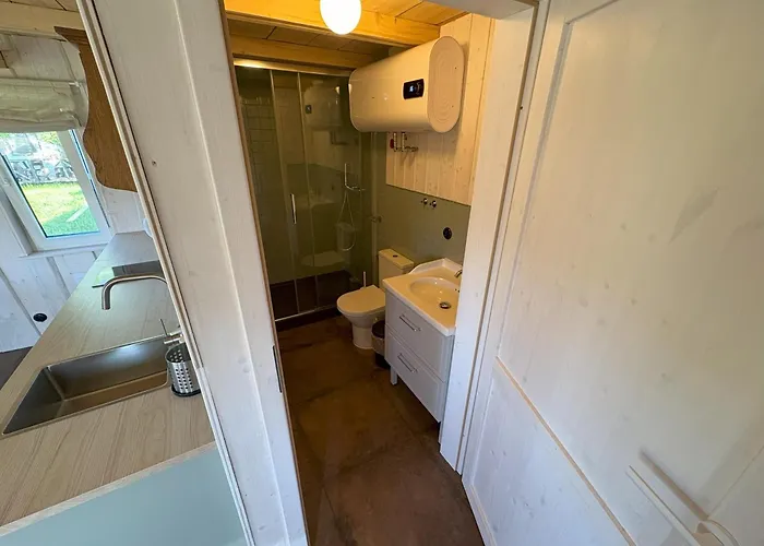 Czerwony W Słońcu Mazur * Budy (Szczytno)